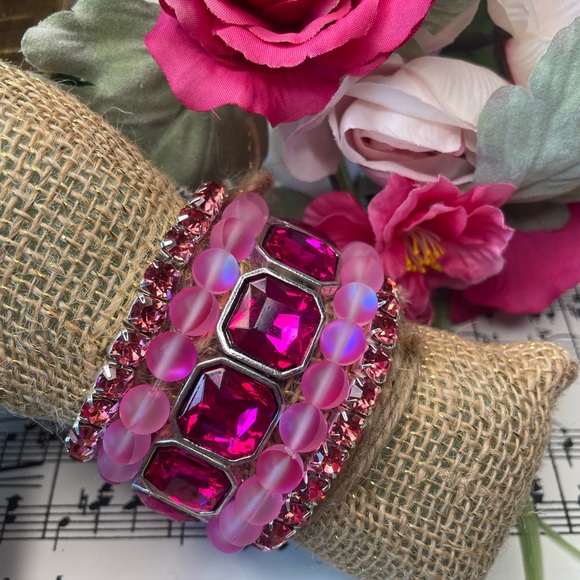 Set of 5 stackable bracelets in high style hot pink crystal. - Picture 1 of 10